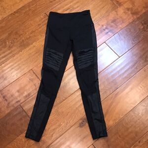 Victoria’s Secret Pink Knockout Leggings W/Mesh Paneling and Rouched Details